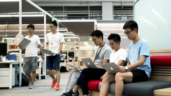 Không cần mic để nghe, AI mới của Apple sẽ biết đọc khẩu hình?