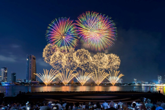 Đà Nẵng Mùa Pháo Hoa: Khi Khách Sạn Trở Thành Điểm Xem Pháo Hoa Lý Tưởng